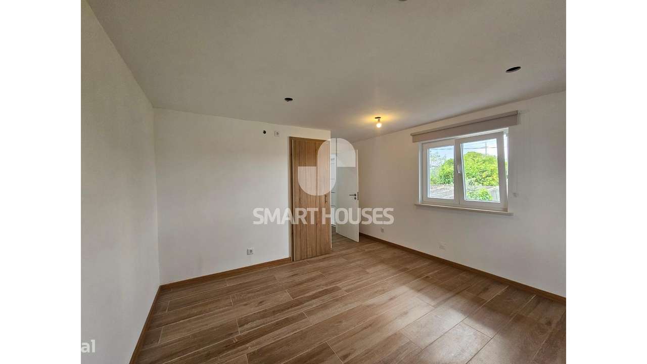 Moradia T3 Lombada (Poiares) c/ pátio - Grande imagem: 4/37