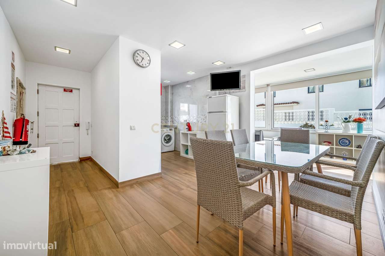 Apartamento T2 com terraços e piscina a 100 metros da praia da Oura –-2