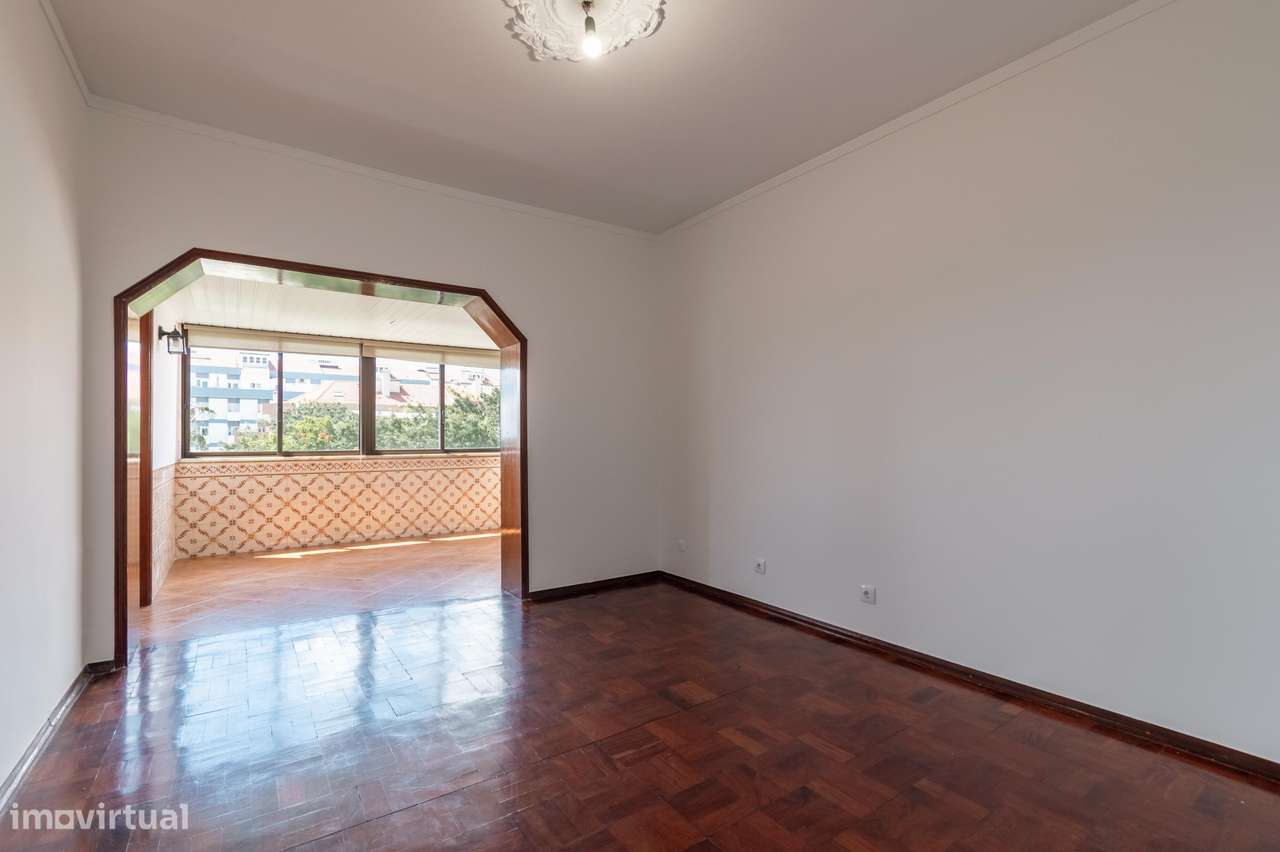 Apartamento T3 em Linda-a-Velha-5