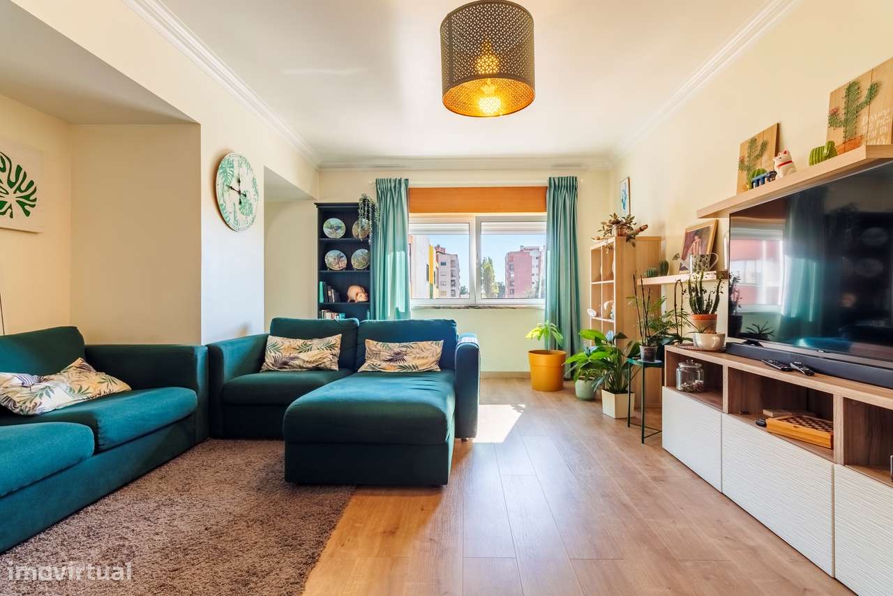 Apartamento T3 convertido em T2 c/ 2 Salas, Semi Remodelado em São Mar-5