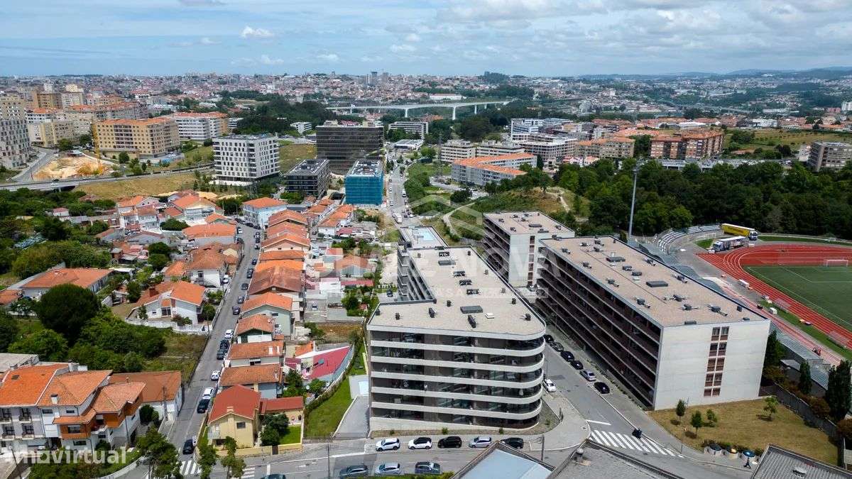 T2 c/ Garagem e Piscina em Oliveira do Douro-10
