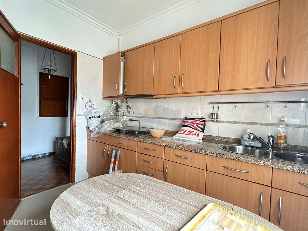 Apartamento T2 junto aos transportes em prédio com 2 elevadores - Grande imagem: 5/23