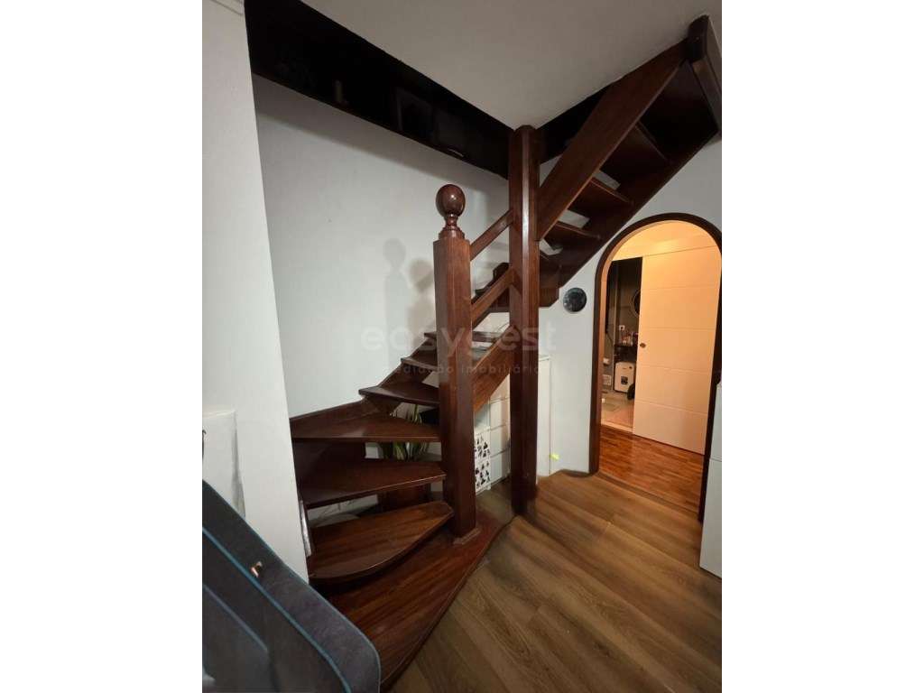 T2+1 com garagem e varanda com churrasqueira a 100m da estação. - Grande imagem: 4/23