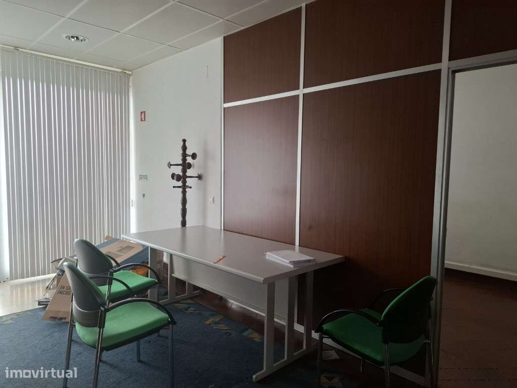 Loja transformada em escritório mobilado localizado junto à estação... - Grande imagem: 5/6