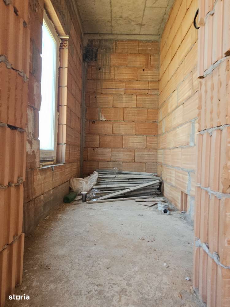 Duplex despartit prin garaj P+E  si la dor 100 ml de drumul principal-2