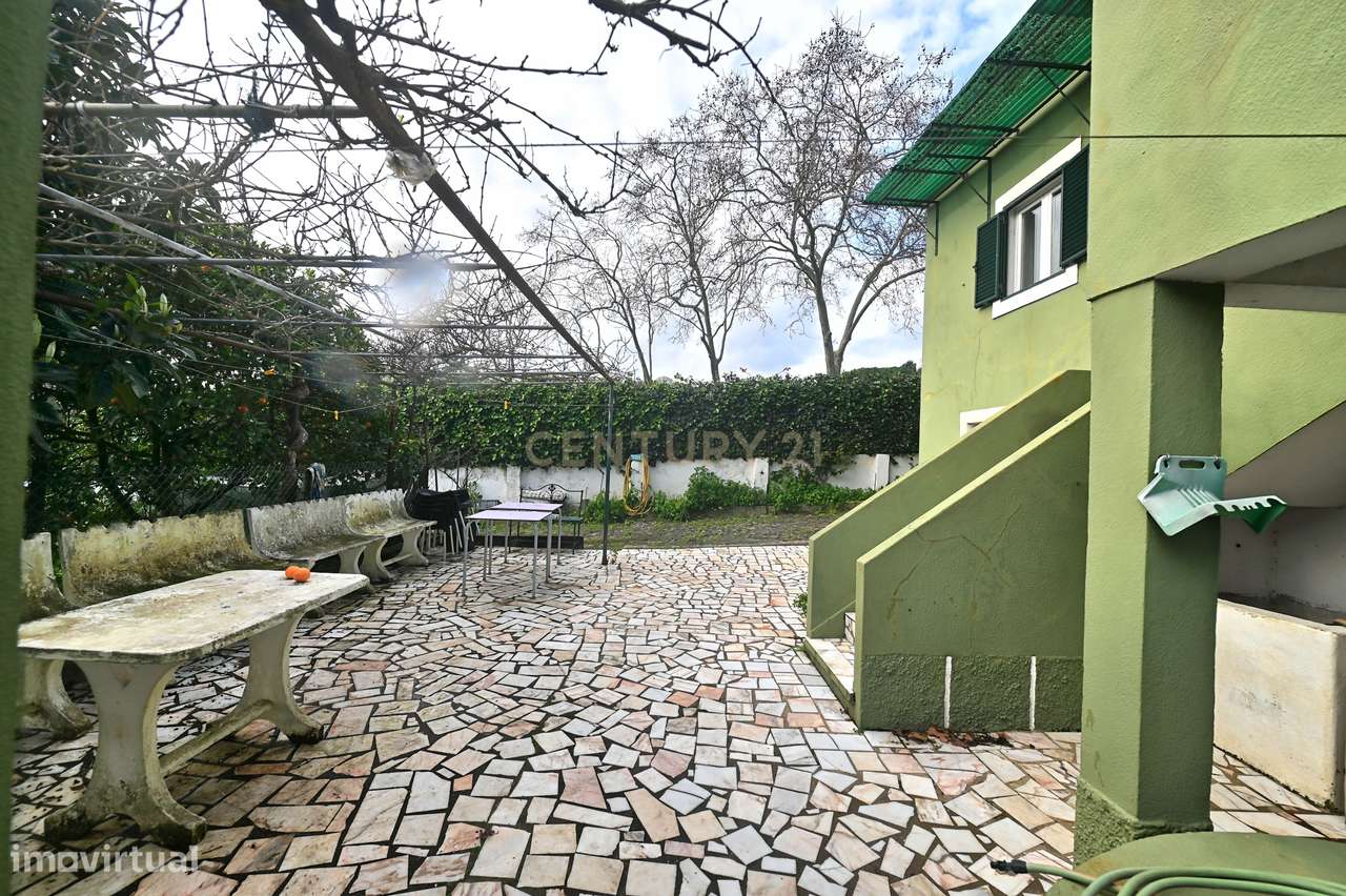 Oportunidade Única em Carnaxide | Terreno + Moradia com Elevado Potenc-24