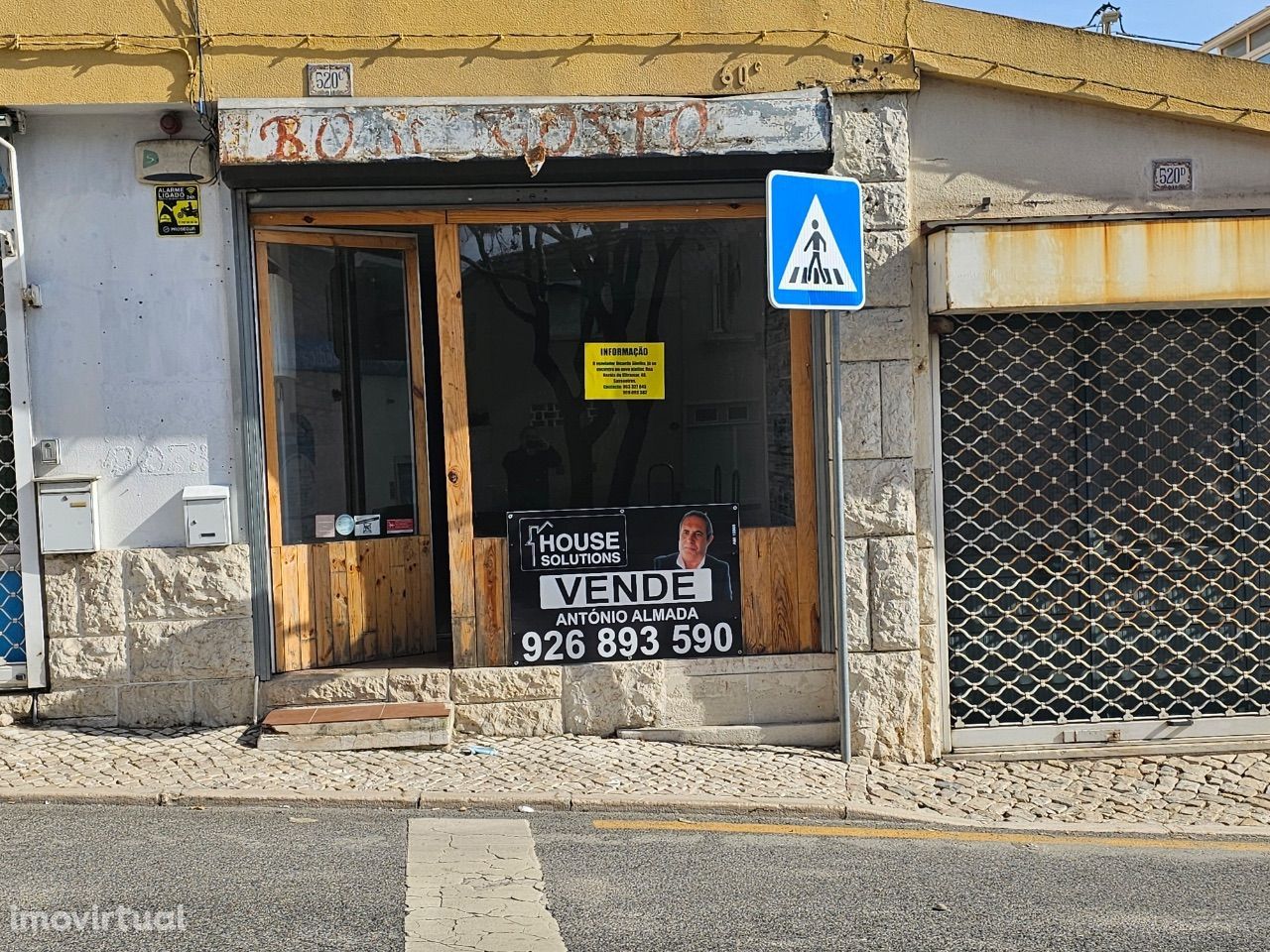 Excelente loja no centro da Parede com exaustão de fumos e remodelada