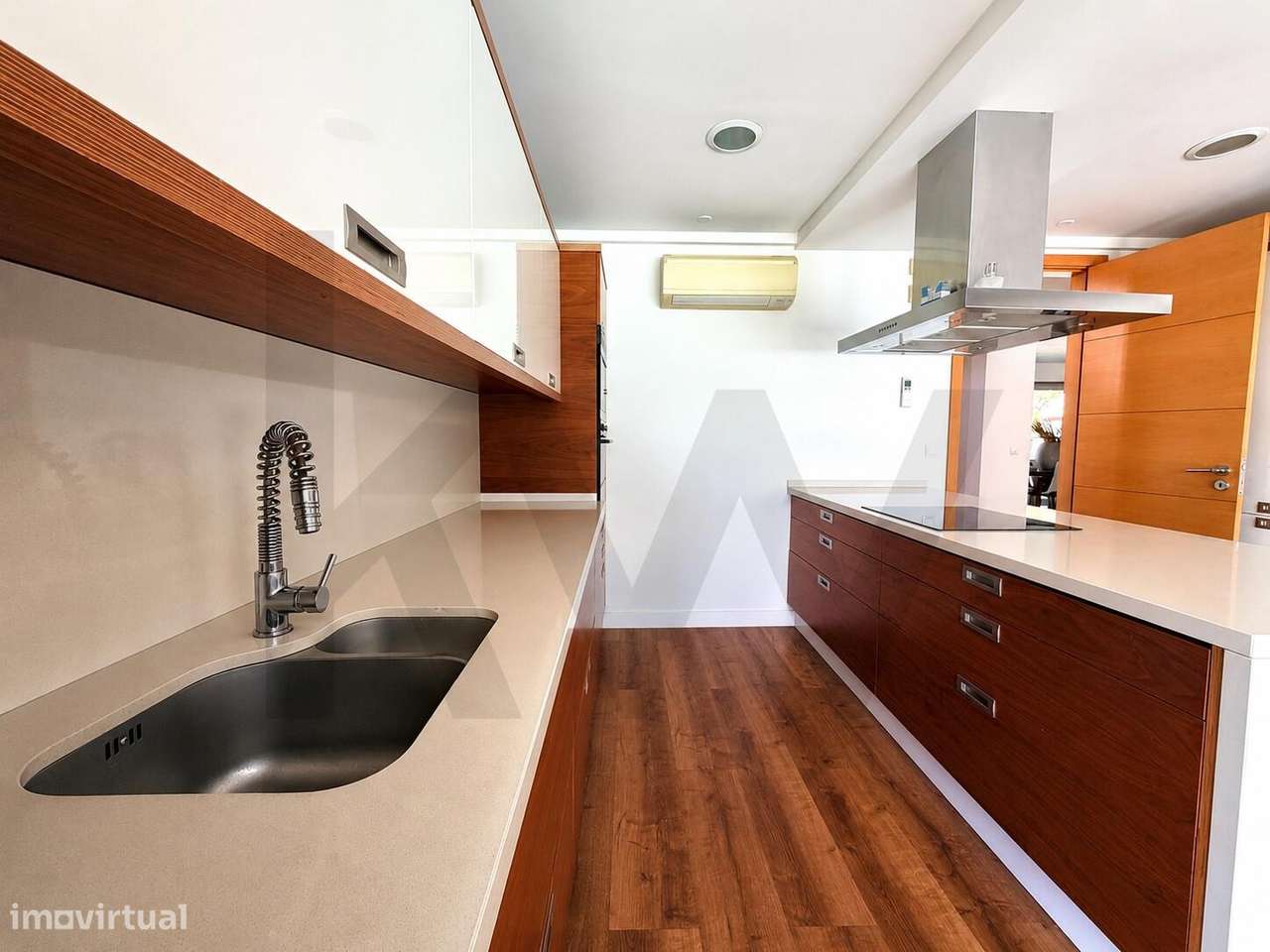 Moradia Isolada de Luxo, T5 com Piscina para a venda em Santo António-16