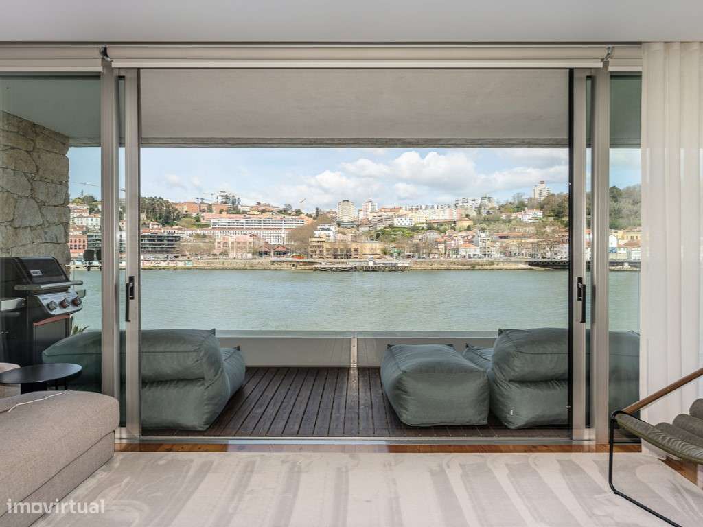 T3, como novo, vista rio no Cais do Cavaco - Grande imagem: 3/44