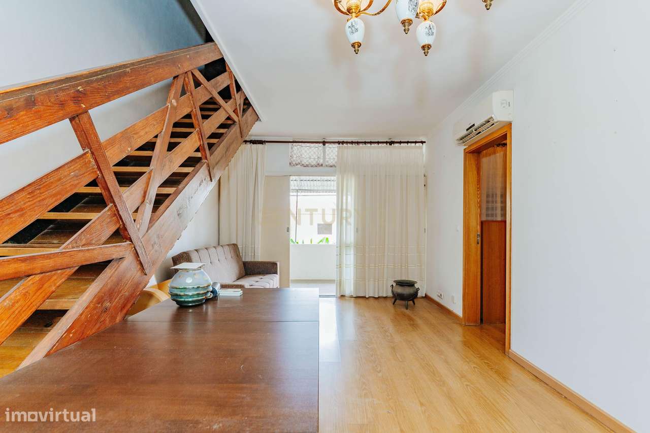 Moradia T3 em banda no Bairro da Petrogal Bobadela - Grande imagem: 5/33