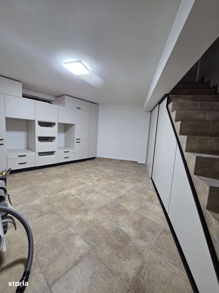 Vilă cu arhitectură futuristă și design avangardist la Cheie-17