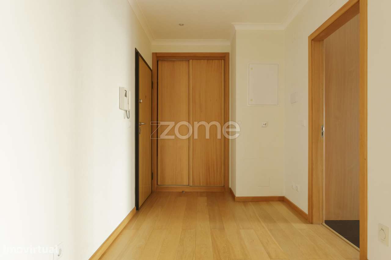Apartamento T3 com varanda e vista de mar no L Towers em Paço de Ar...-6