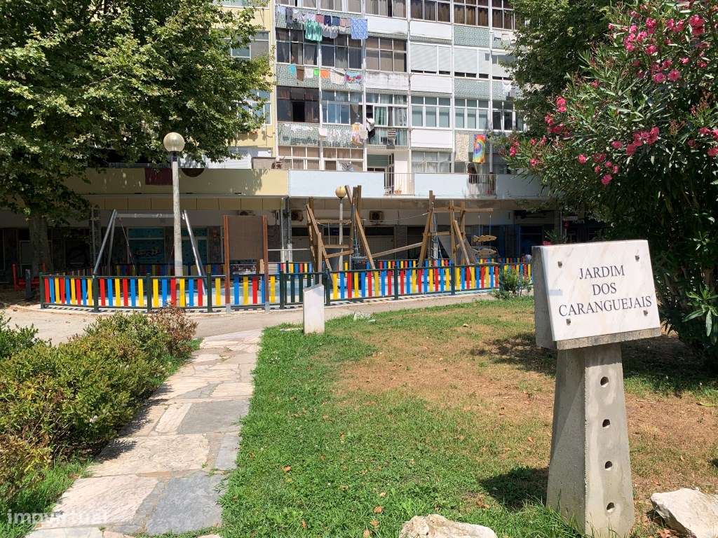 Prédio para rendimento na Cova da Piedade, Almada-8