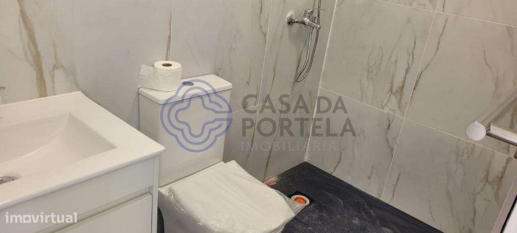 Moradia para renovar, (já foram iniciadas obras de renovação). - Grande imagem: 5/16