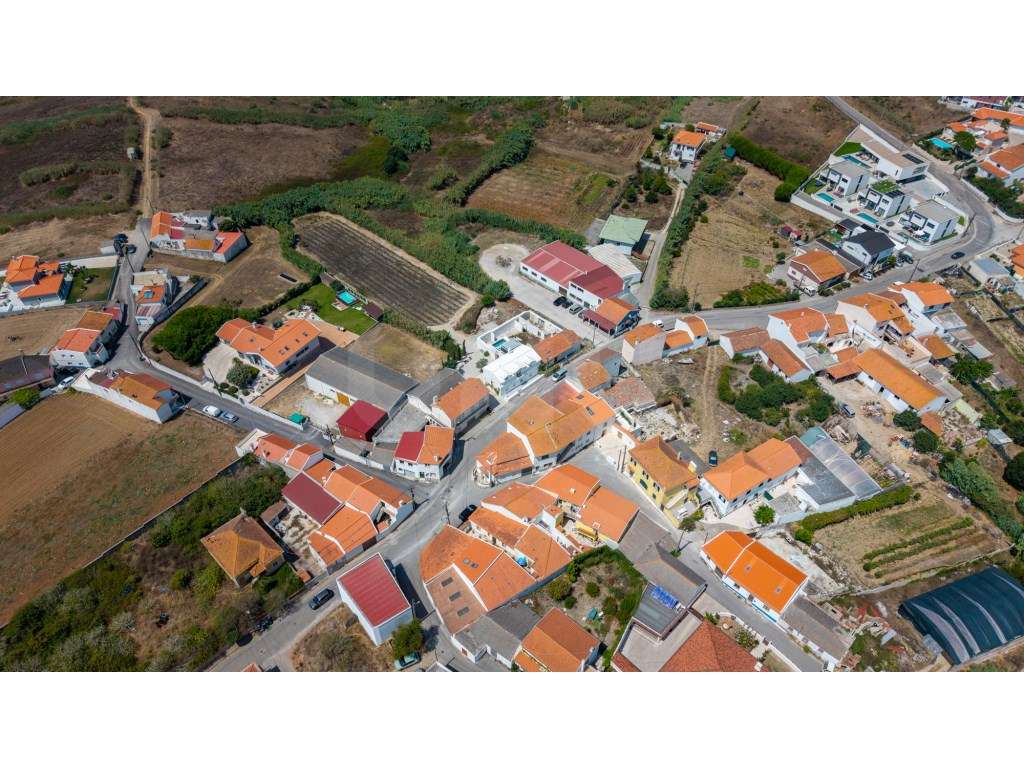 Apartamento T2 Totalmente Renovado a 5min. da Areia Branca, Lourinhã-23