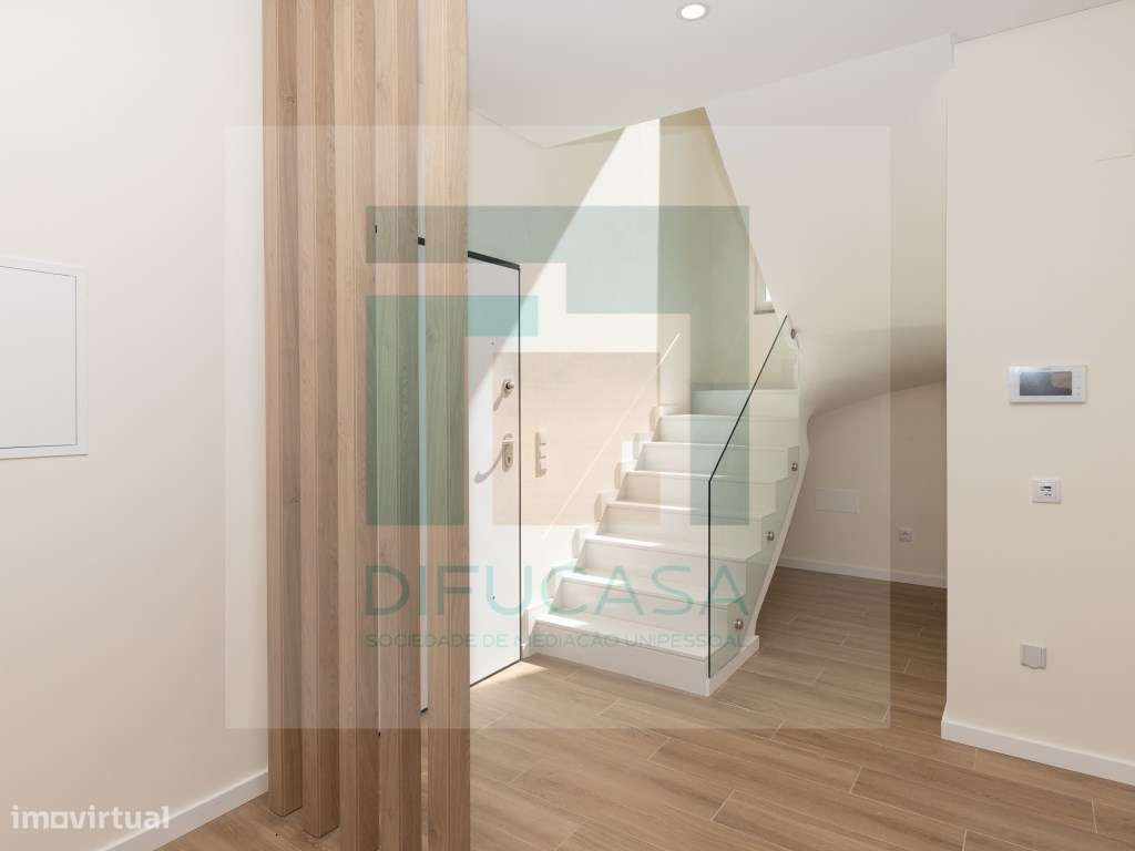 Moradia T4 com Suíte e Pérgula de Estacionamento - Grande imagem: 4/36