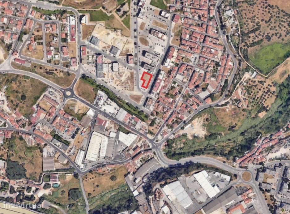 TERRENO PARA CONSTRUÇÃO DE PRÉDIO MULTIFAMILIAR (Camarate) - Grande imagem: 3/13