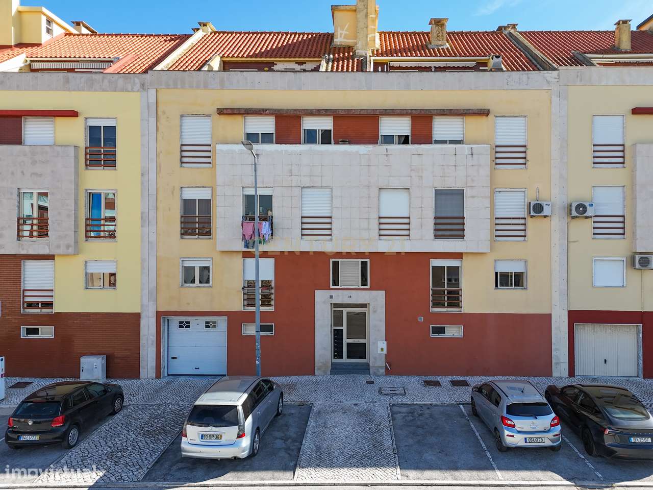 Apartamento T2 com Parqueamento no Centro da Moita — A 30 Minutos de L-17