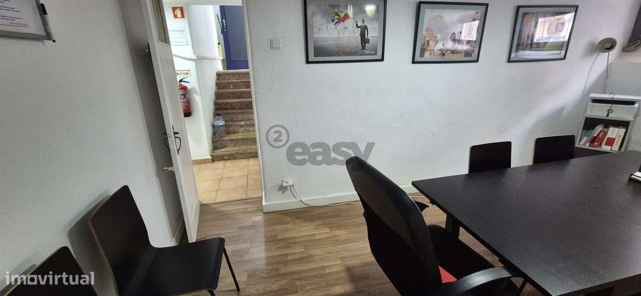 Loja com 66m2 na Venteira junto Igreja-10