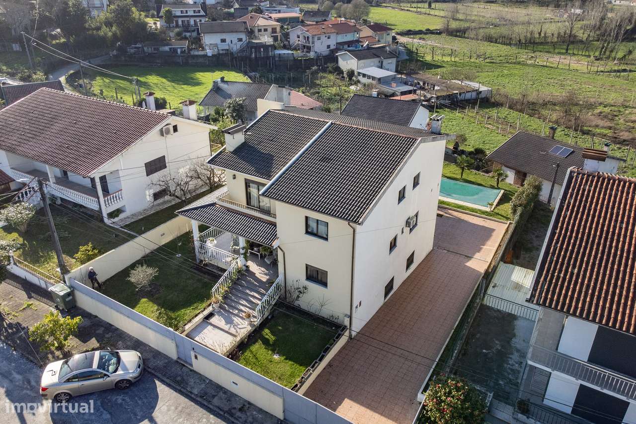 Moradia de Luxo T4 | Piscina Aquecida | Exclusividade Total em Amares-41