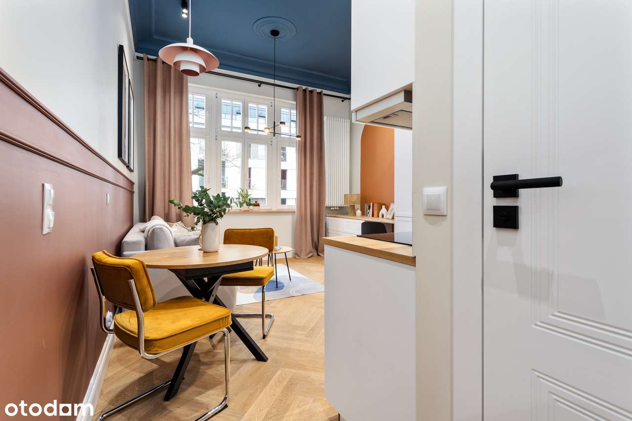 *Klimatyczna kawalerka w centrum Jeżyc w kamienicy z windą*