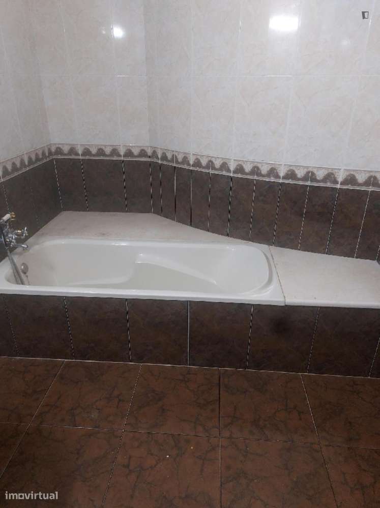 Quarto - localizado em Faro - Grande imagem: 4/18