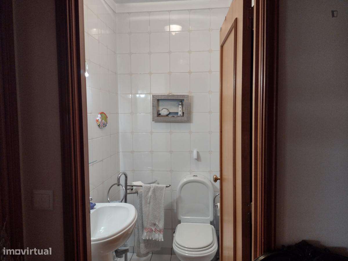 Quarto - localizado em Cedofeita Porto - Grande imagem: 5/6