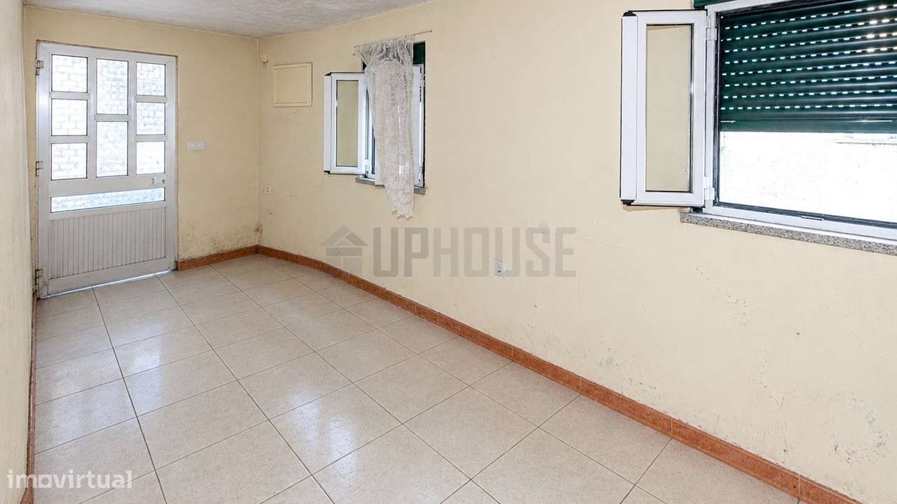 Moradia para Remodelar em Fragosela - Um Projeto com Potencial-2