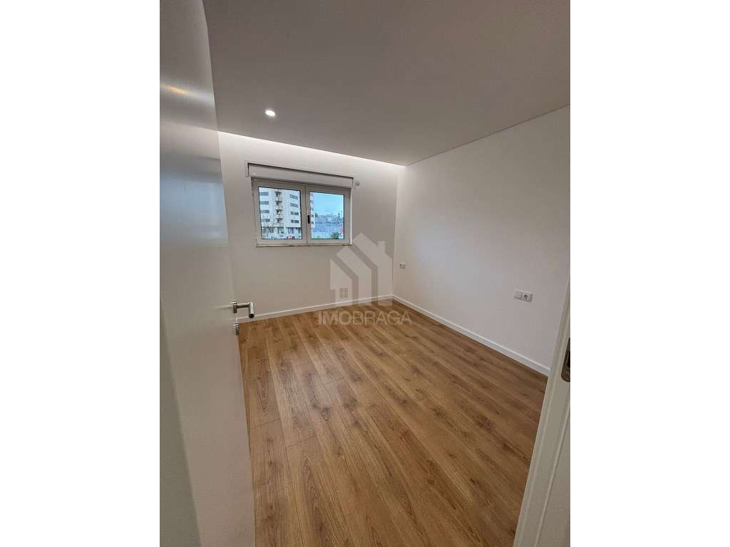 Venda Apartamento T2 Remodelado, em Lomar-6