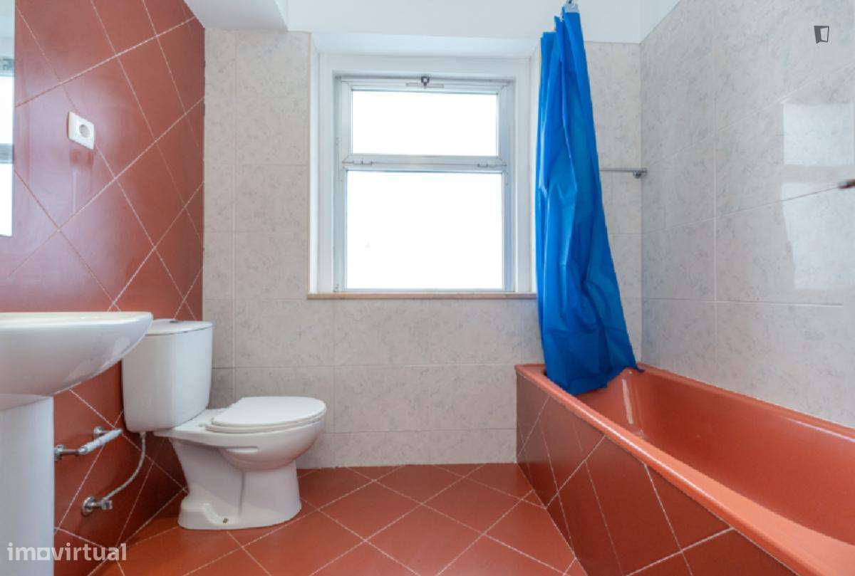 Quarto - localizado em São Martinho de Bispo Coimbra - Grande imagem: 5/21