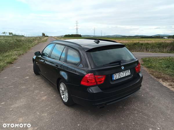 BMW Seria 3 318d DPF Touring - 7