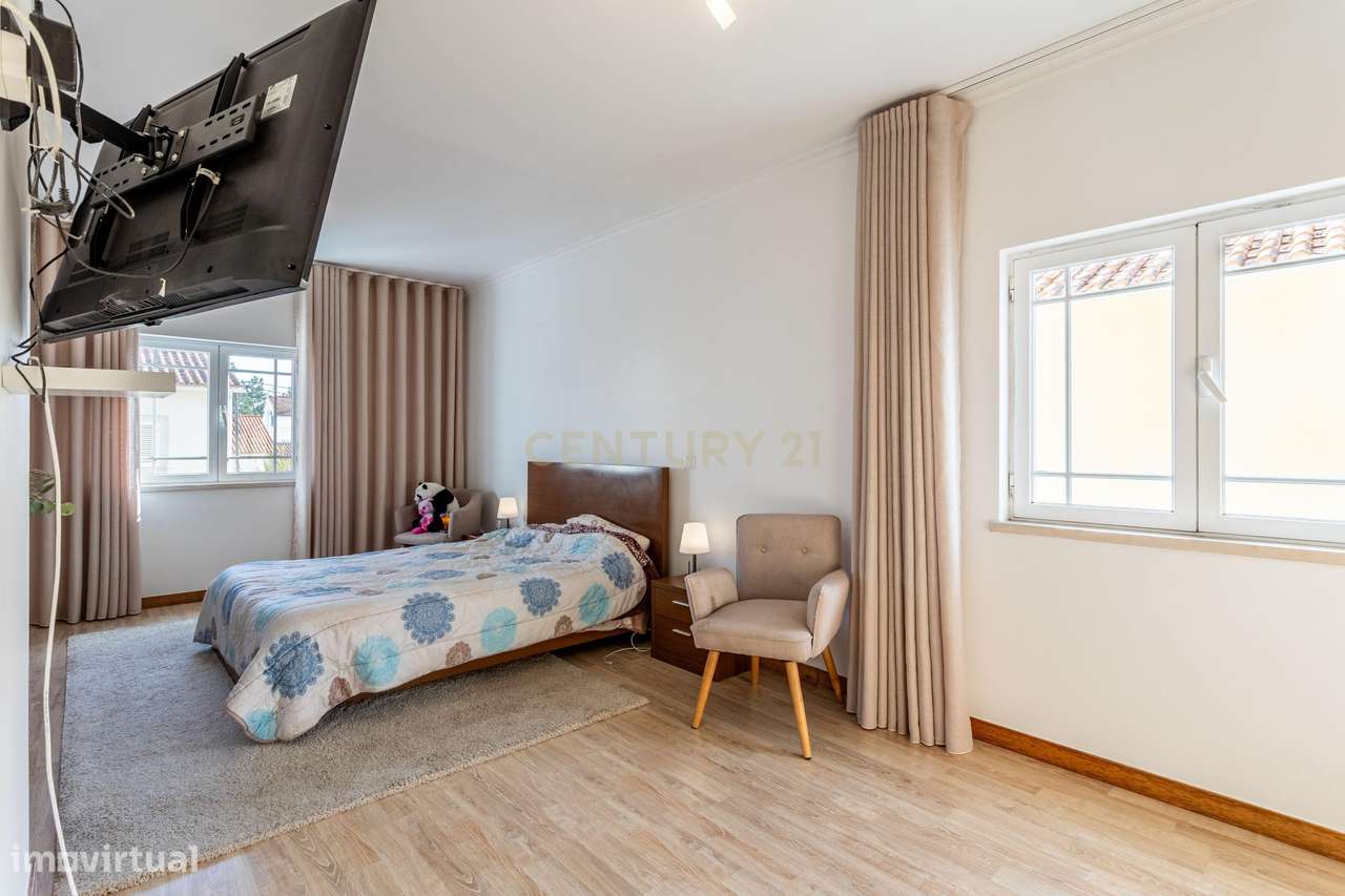 Moradia T4 remodelada na Quinta do Conde-11