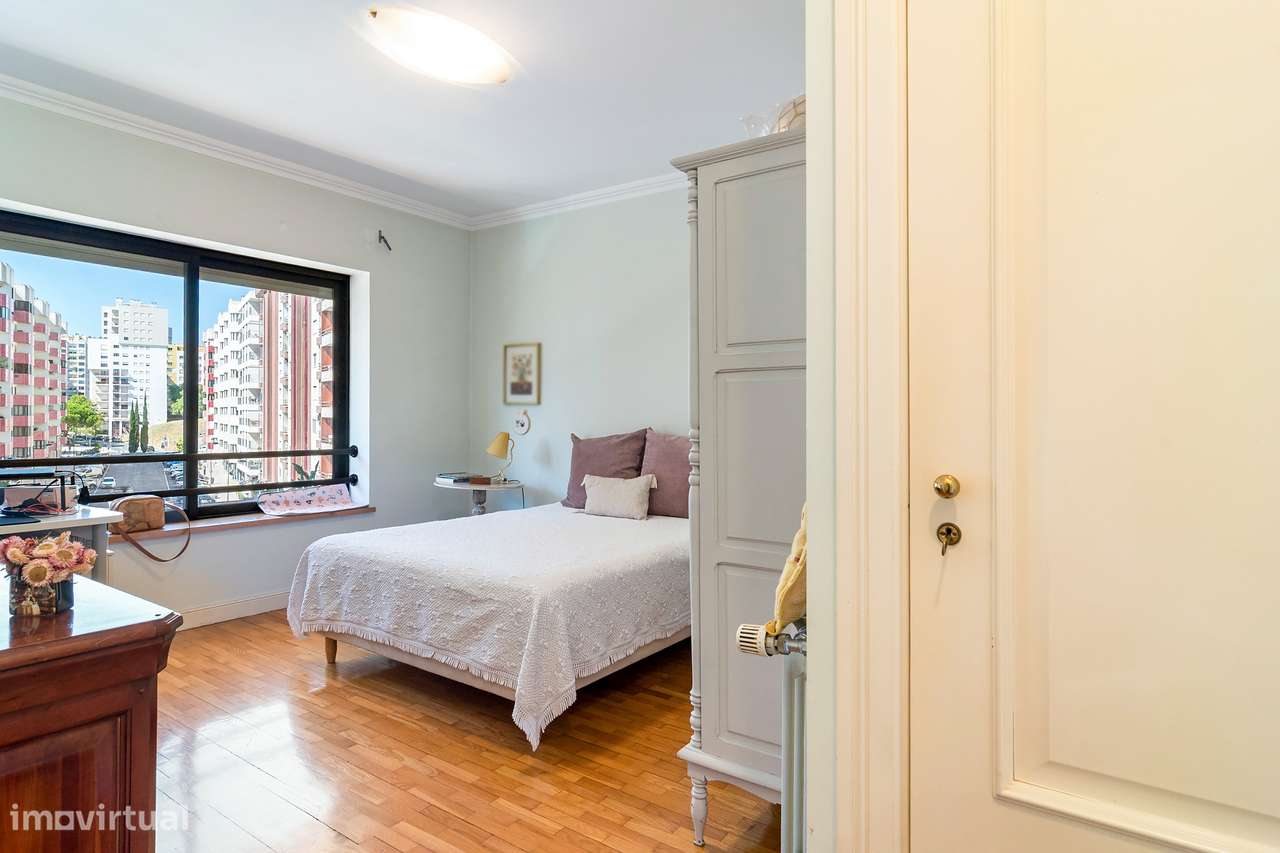 Apartamento T3+1 no Atlanta Park – Laranjeiras, Lisboa-12