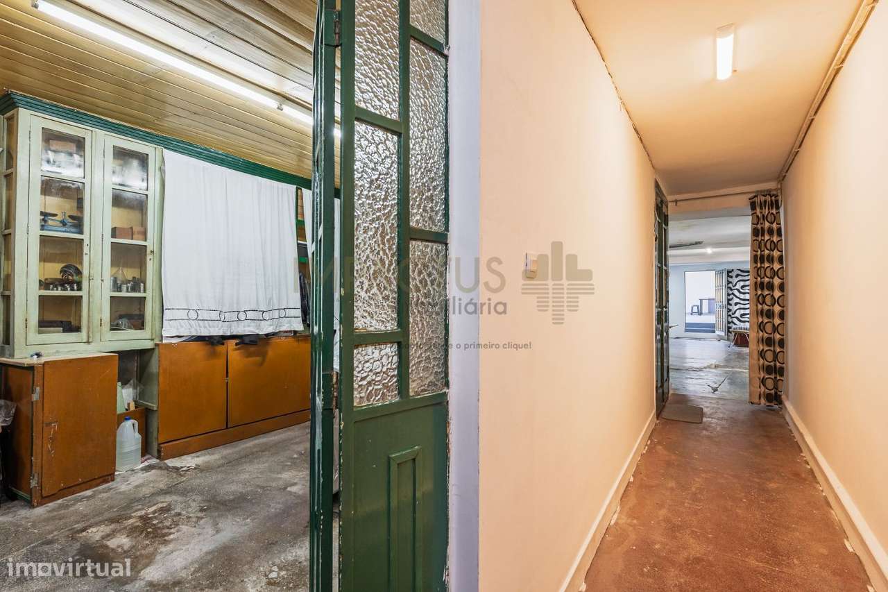 Moradia T3 com Excelente Potencial e Localização-35