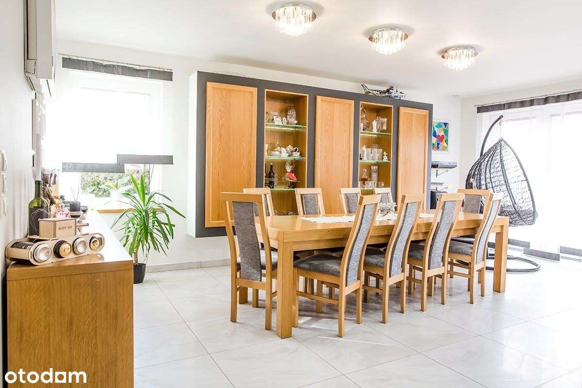 Elegancki Dom z Basenem, Domkiem dla Gości-6