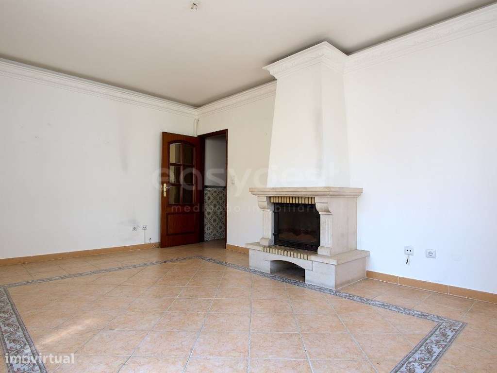 Apartamento T2 no rés-do-chão, com garagem e arrecadação, em Vila R... - Grande imagem: 2/24