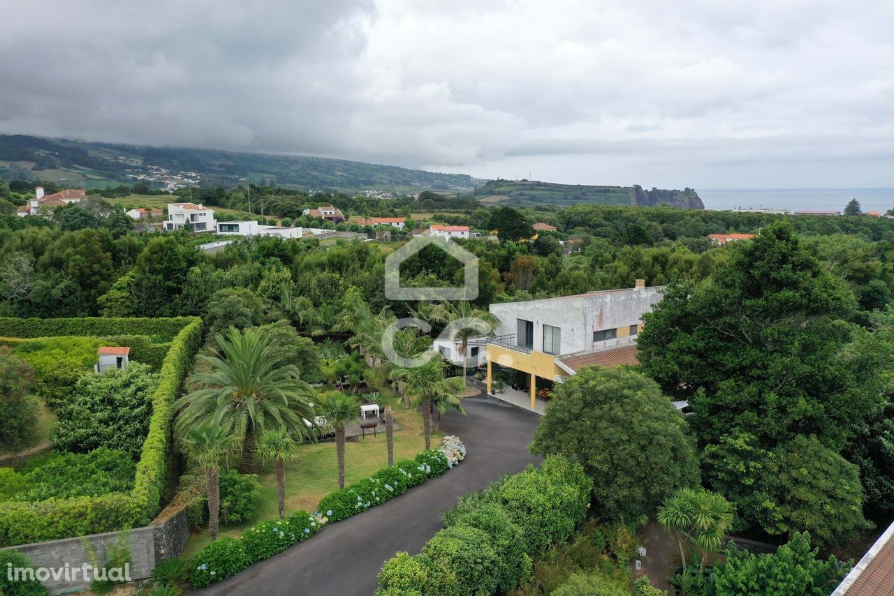 Moradia com 5 Quartos - Capelas - Ponta Delgada