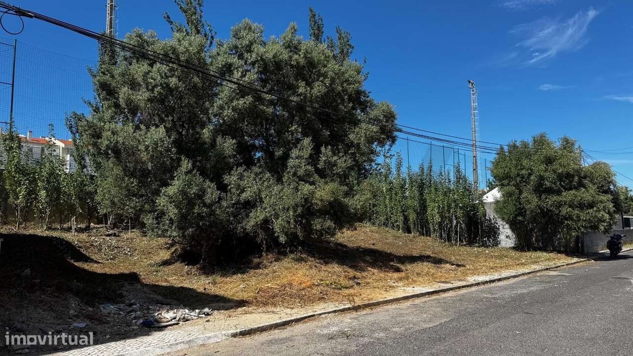 Terreno urbano de 304,5 m2 num bairro residencial em São João da Talha - Grande imagem: 4/10