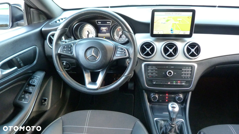 Mercedes-Benz CLA 180 AMG Line - 37