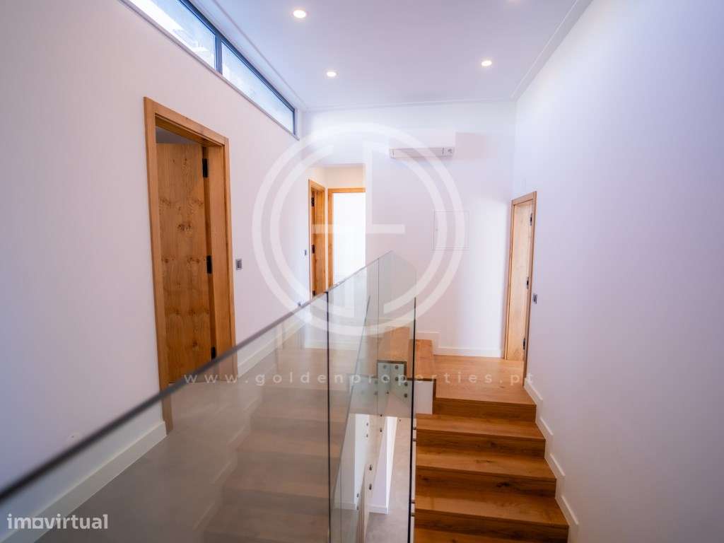 Invista na sua casa de sonho! Moradia T5 em Quarteira, perto da Pra...-39