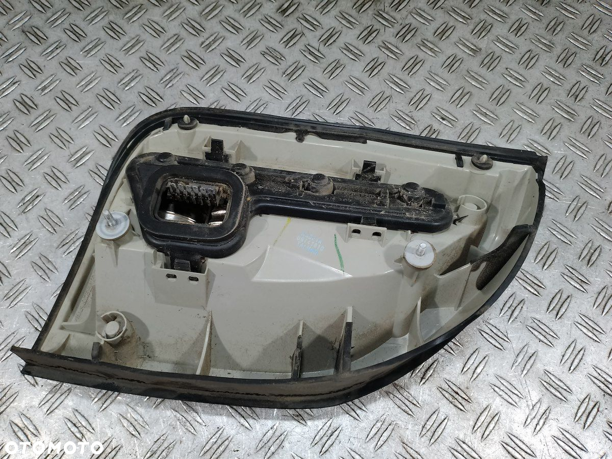 LAMPA TYLNA PRAWA OPEL ZAFIRA A - 2