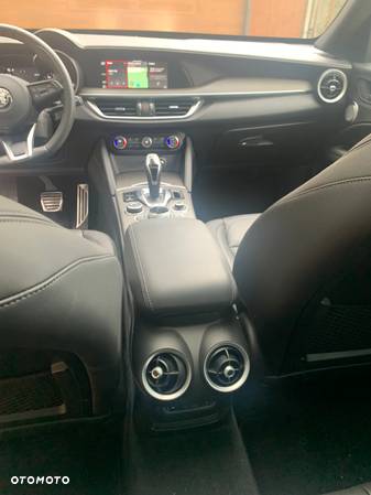 Alfa Romeo Stelvio 2.0 Turbo 16V AT8-Q4 Ti - 11