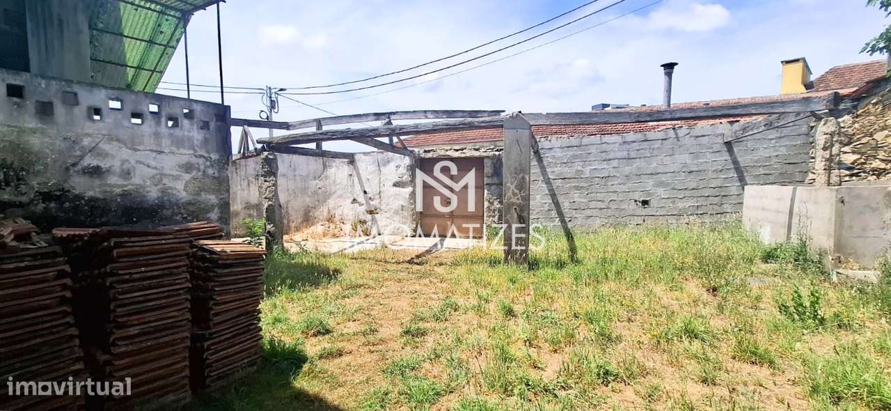 Moradia T3 para reabilitação total com grande potencial de valorização-10