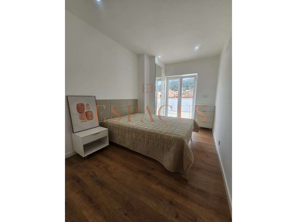 Apartamento T2 com Terraço no Coração do Centro Histórico-16