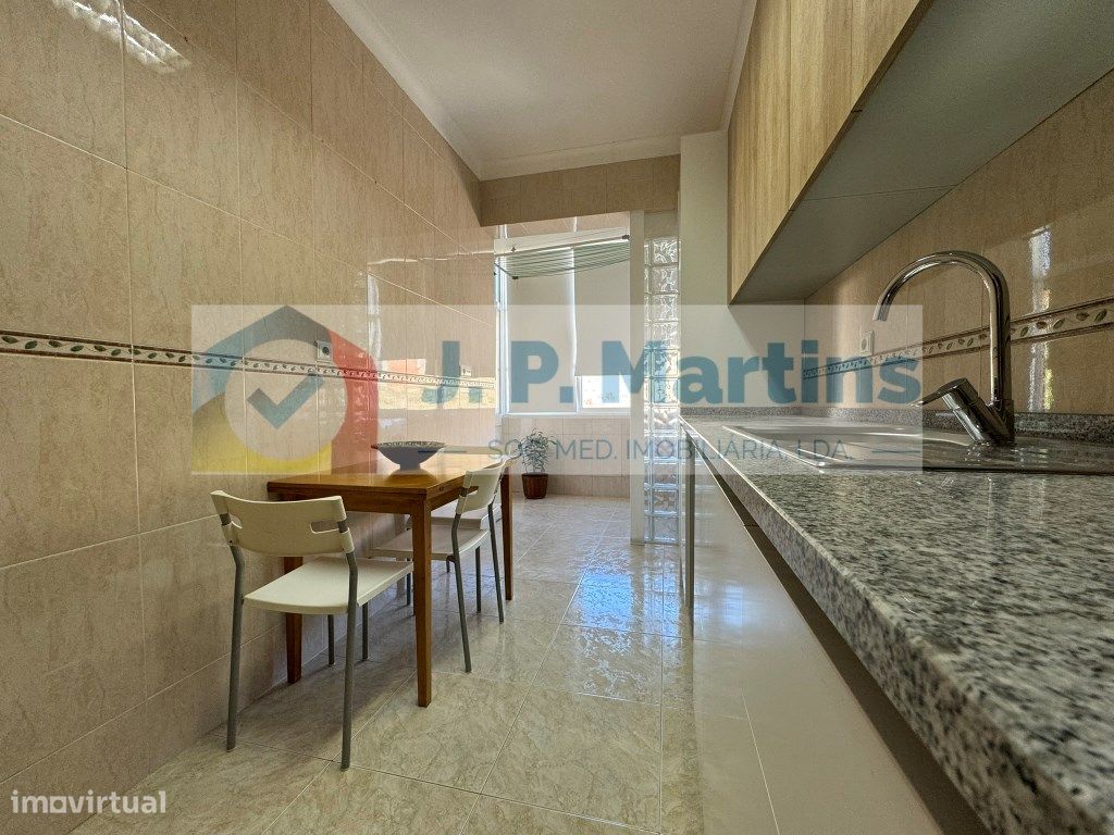 Apartamento T3, Laranjeiro - Grande imagem: 1/28