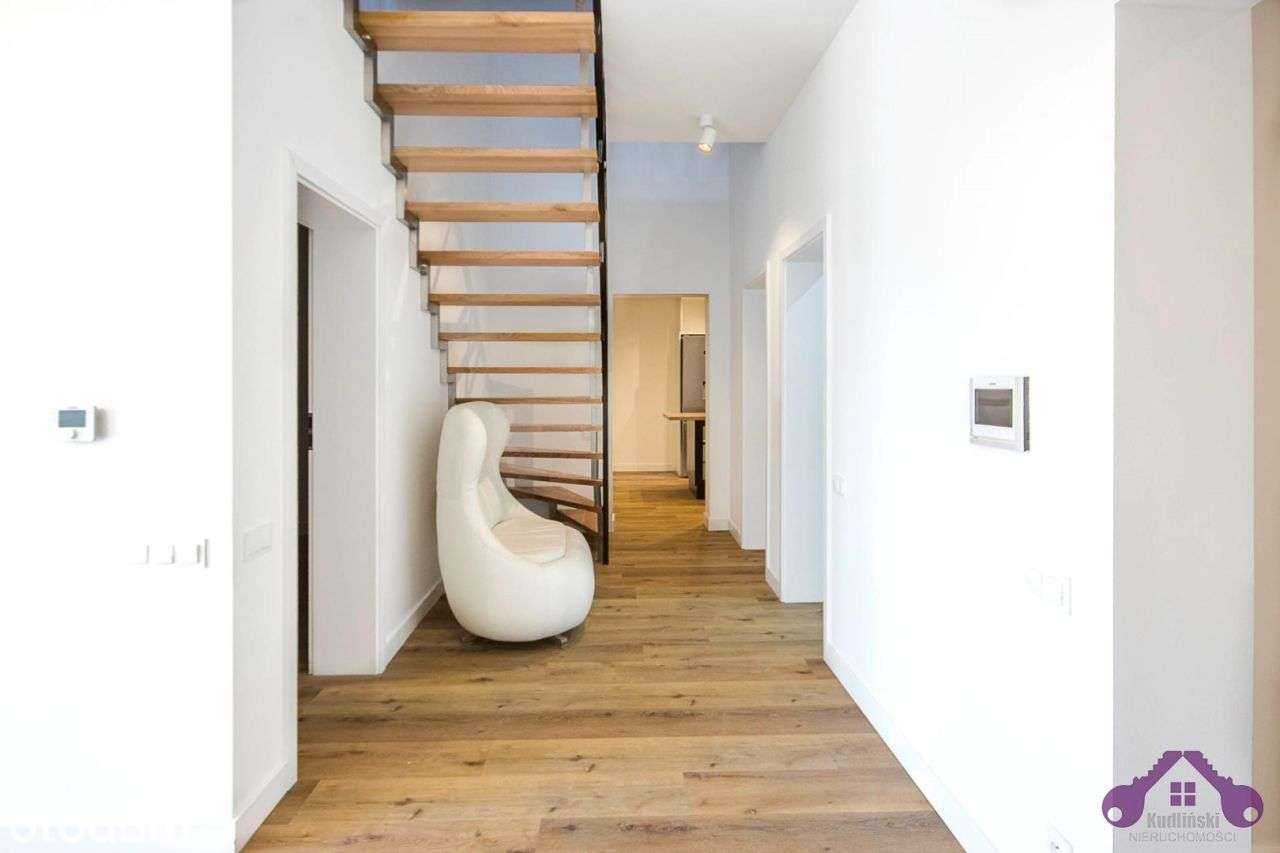 Rezydencjonalny bliźniak na granicy Poznania-7