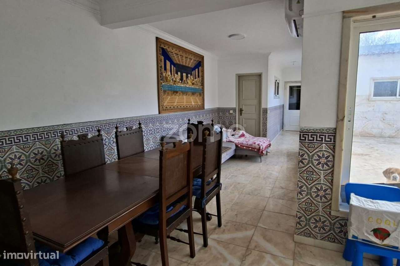 Moradia com 5 quartos, garagens e terraço no centro de Vila Viçosa - Grande imagem: 3/20
