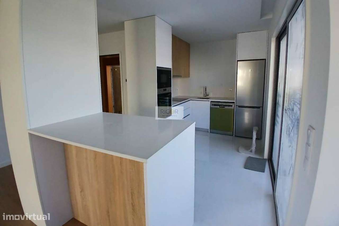 Apartamento T3 novo com varanda à Santa Rita, pronto a habitar-5