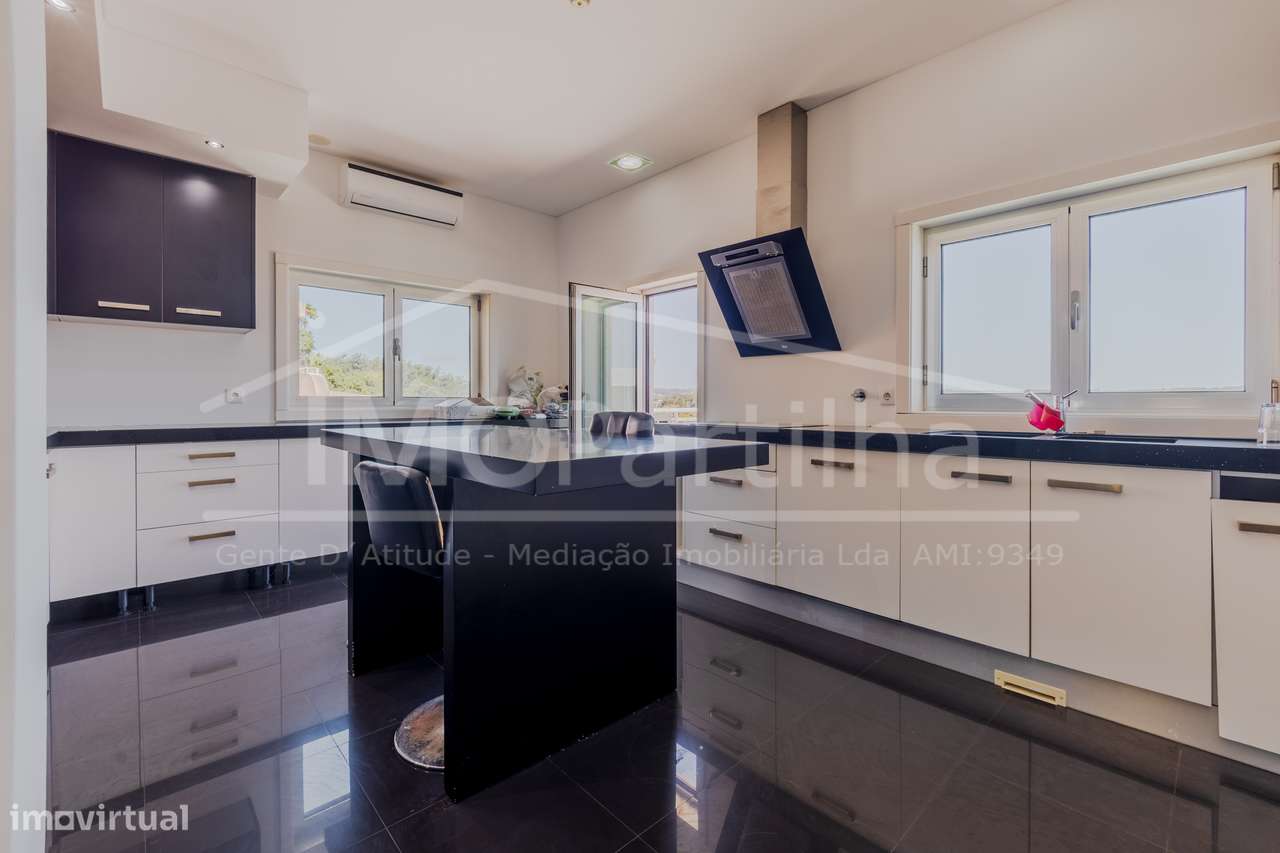 Moradia T5 | 358 m2 | Piscina e Campo de Basquetebol| Rio de Mouro-10