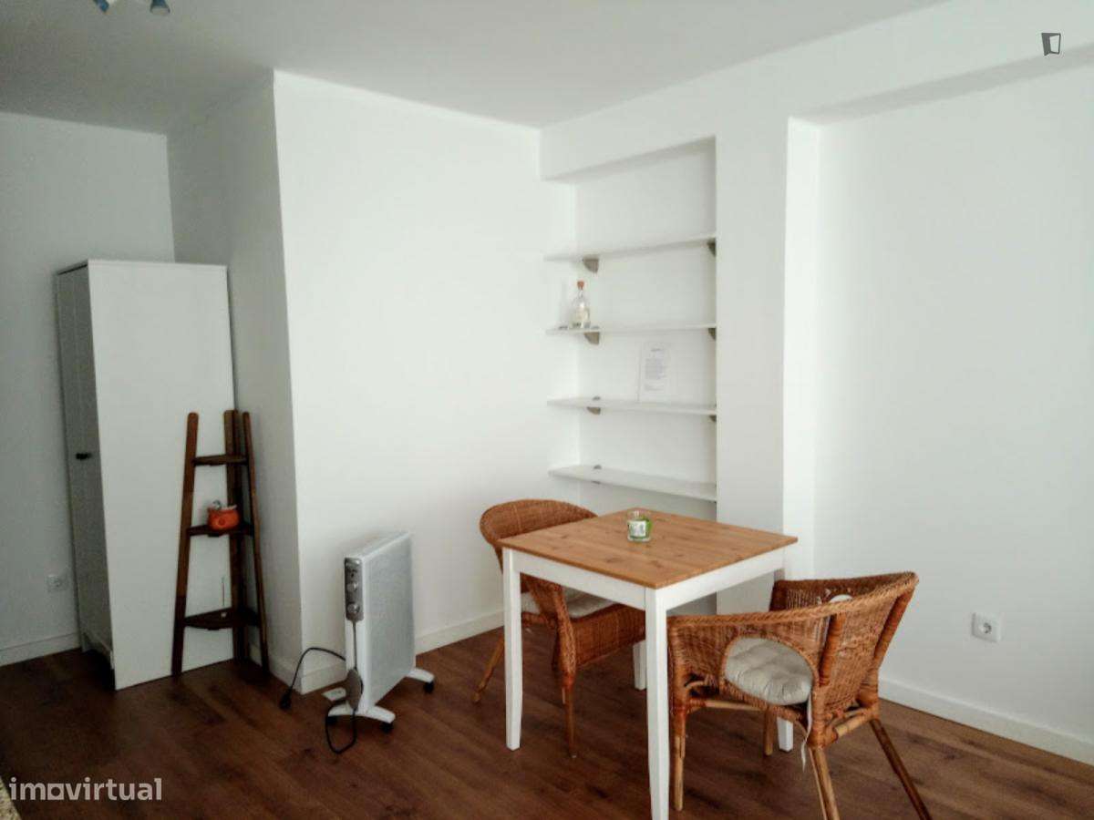 Estúdio - localizado em Santo Ildefonso Porto - Grande imagem: 3/10